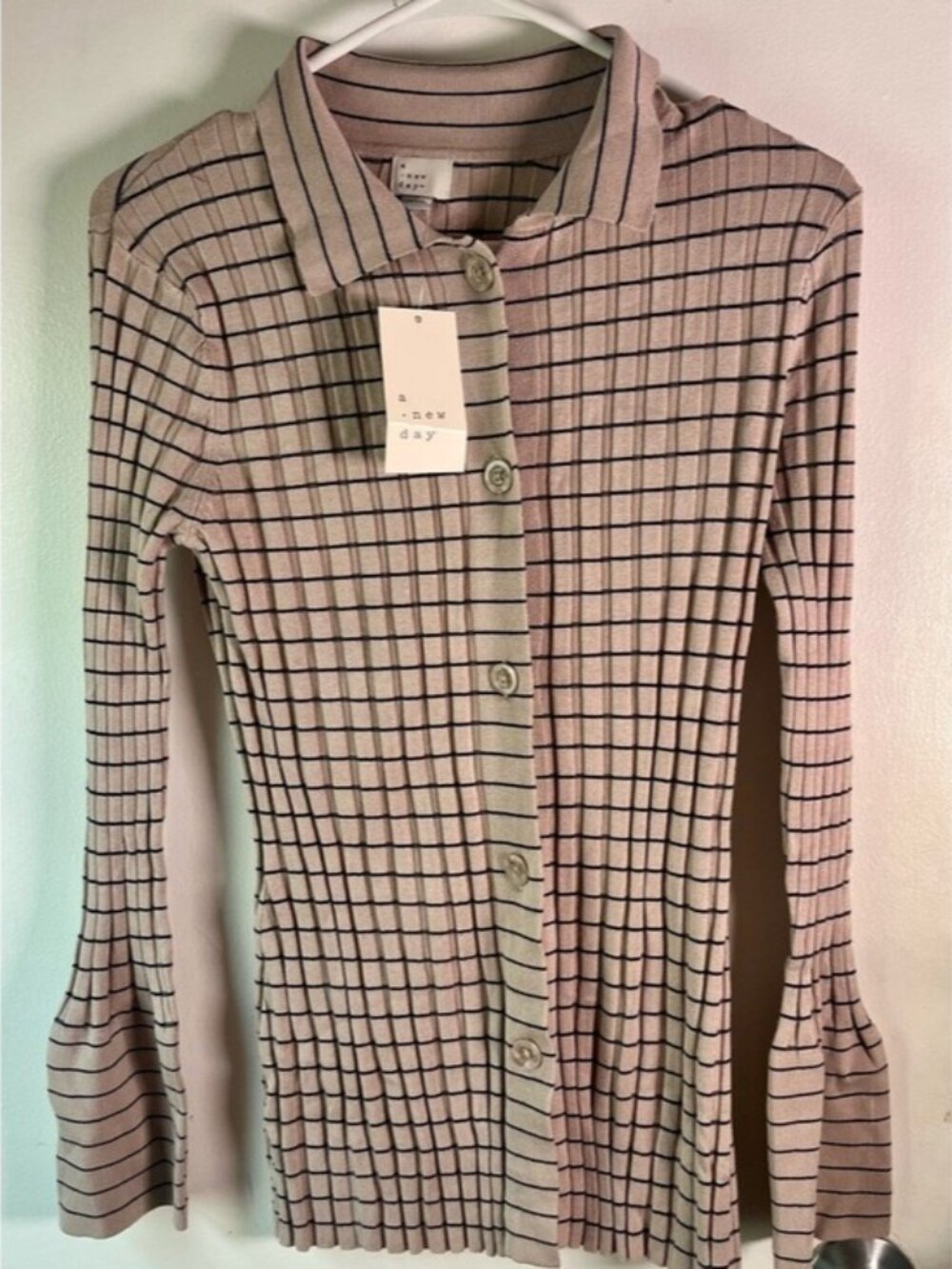 a new day beige/navy stretchy button down